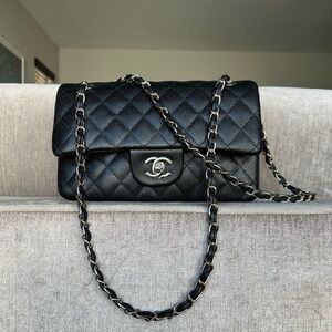 Leather chain shoulder bag
